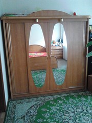 спальный гарнитур и уголок отдыха