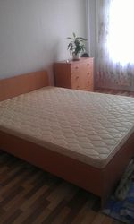 двухспальная кровать с тумбочкой в отличном состоянии,  с  м